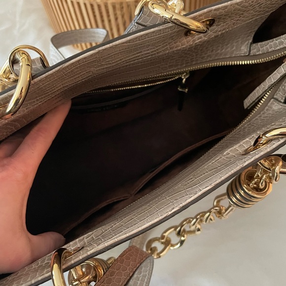 Henri Bendel leather bag - Picture 4 of 5